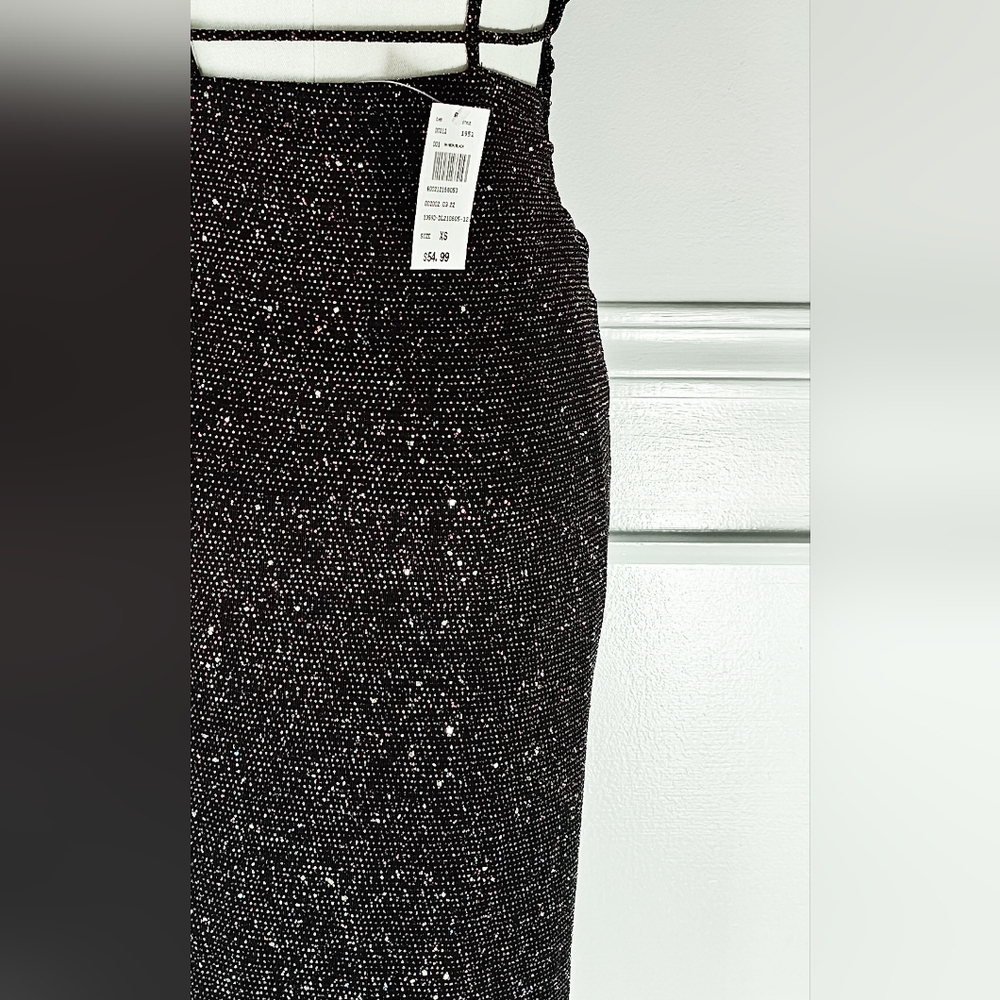 Elegant Black Shimmer Dress - Picture 5 of 7